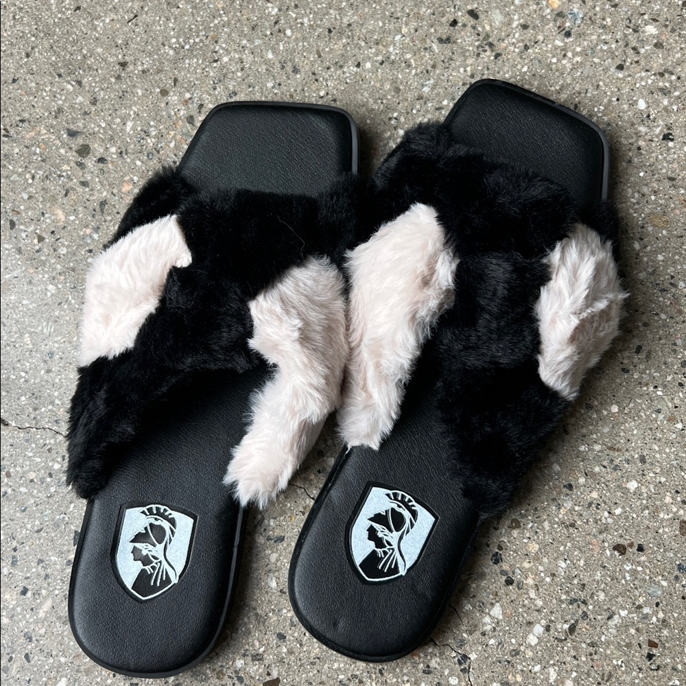 NWT Vivienne Hu ( VHNY) Women’s Color Block Knotted Faux Fur Slippers Size 38.